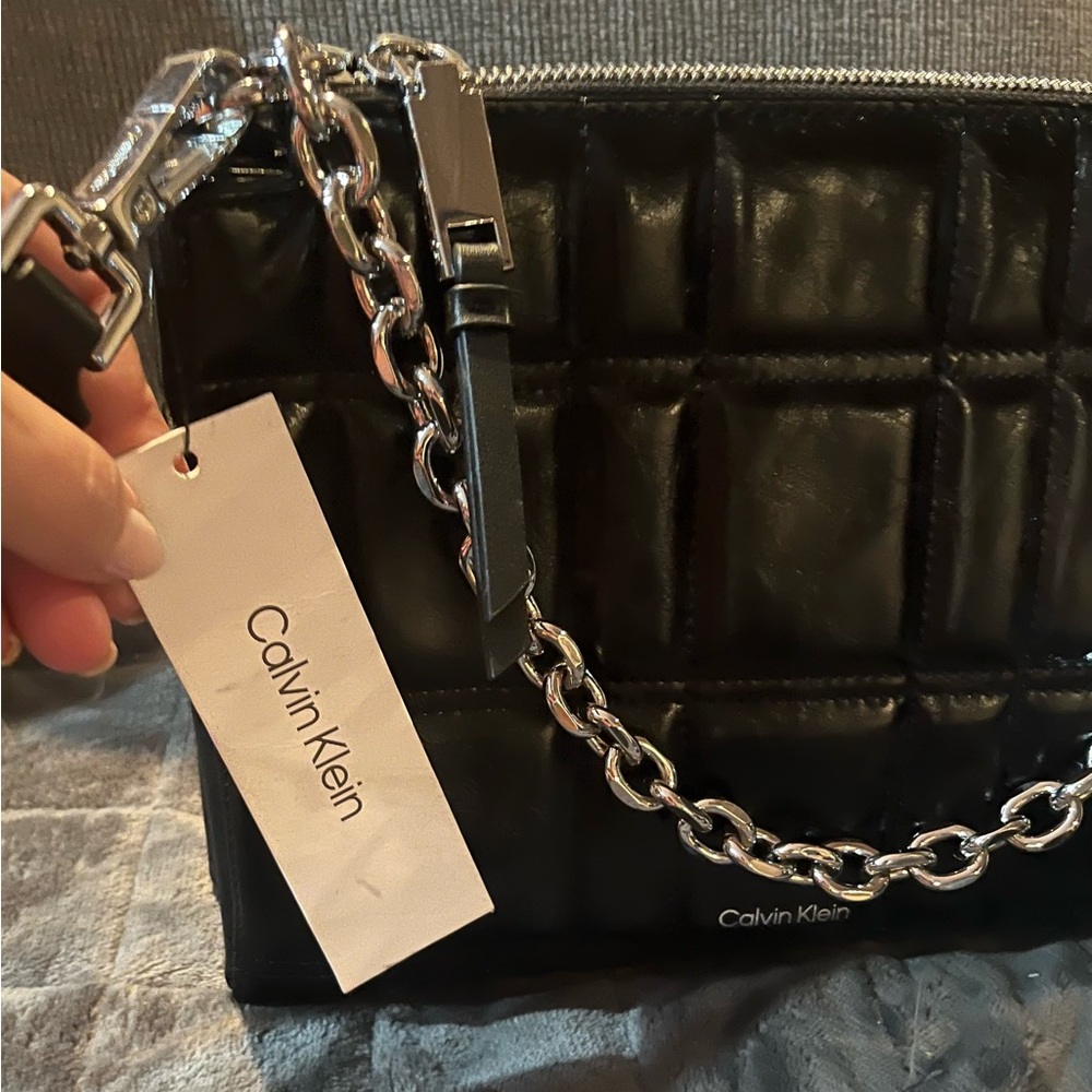 Calvin Klein Quilted Black Crossbody Bag with Silver Chain Detail New with Tags - Picture 3 of 11